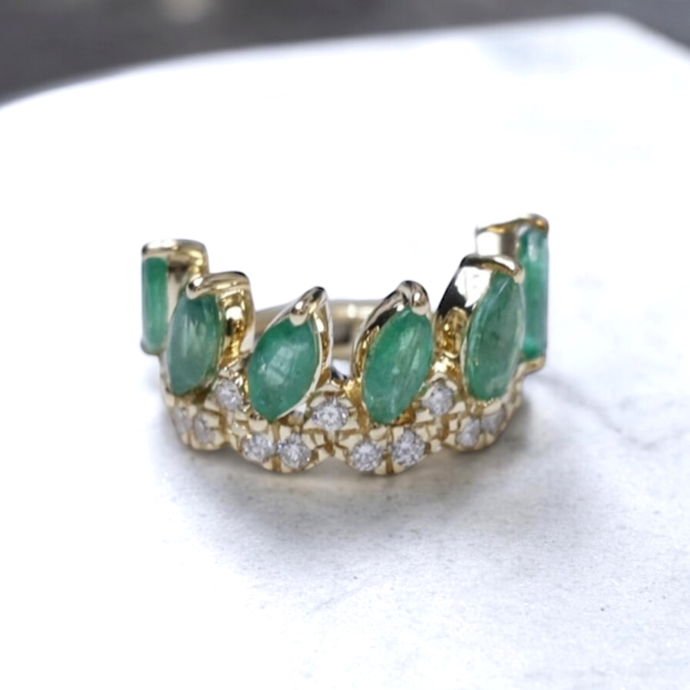 Ear Cuff Emerald and Diamonds 18k Yellow Gold 0.77 ct