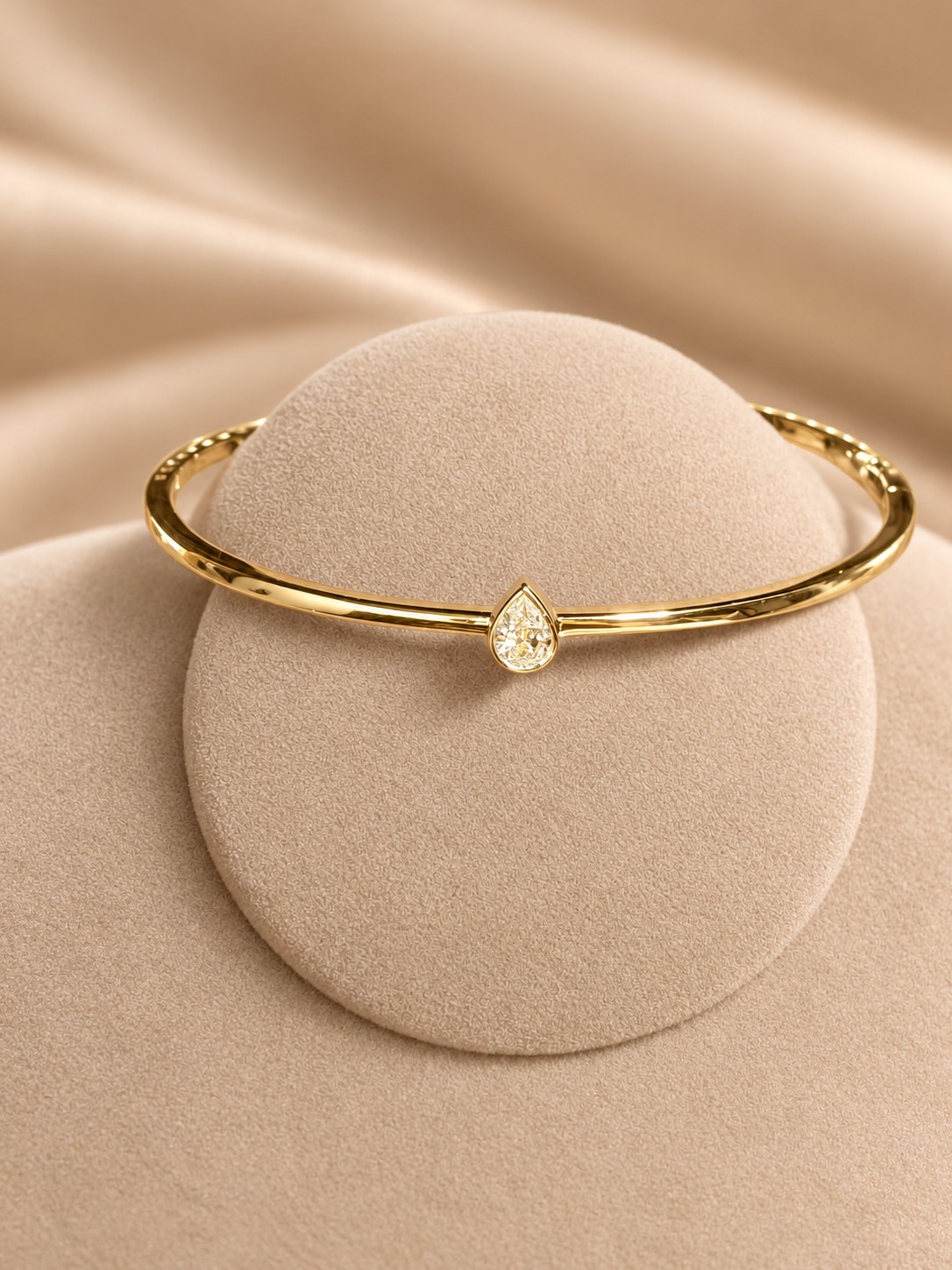 Bracelete Bangle Yellow Gold 18K - Diamond 0.38